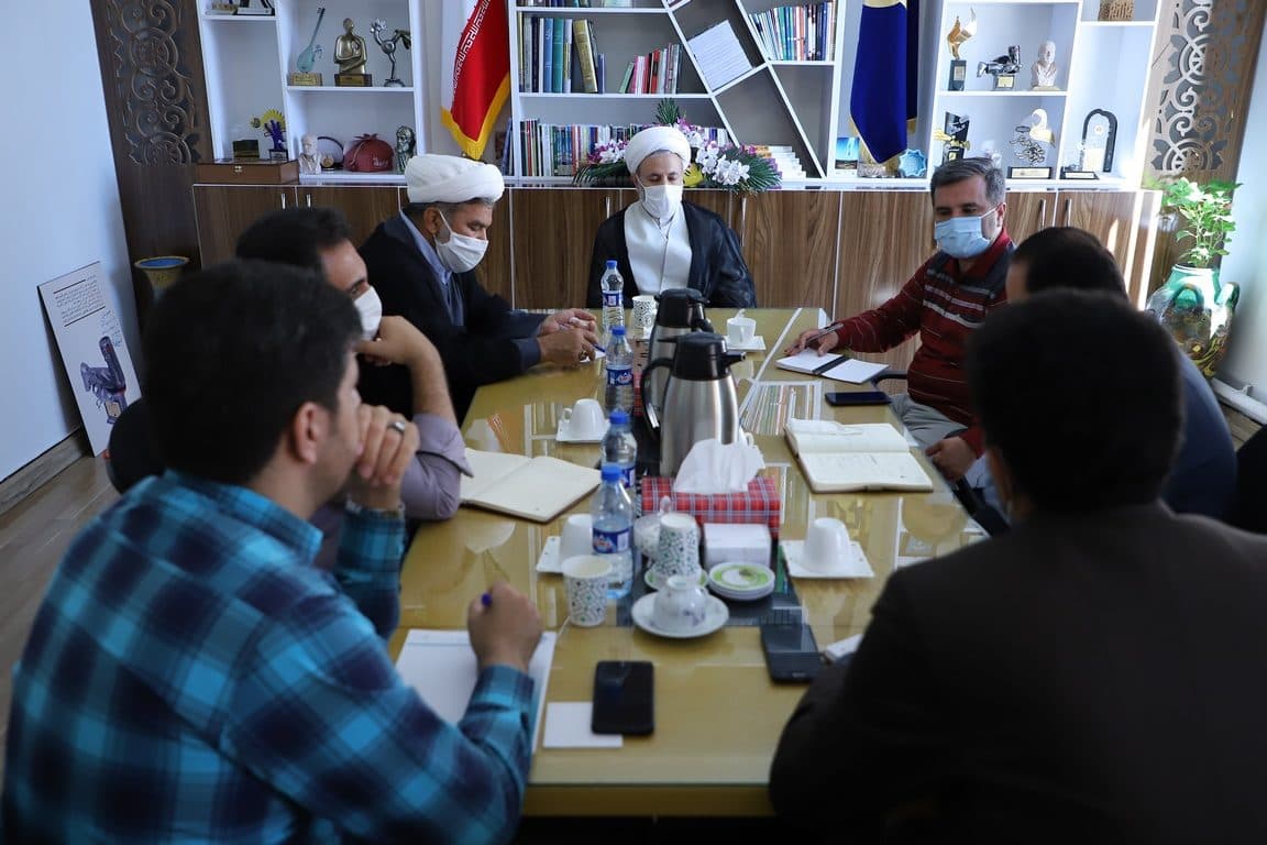 نشست مشترک فرهنگی حوزه هنری انقلاب اسلامی آذربایجان غربی با اداره کل تبلیغات اسلامی استان برگزار شد