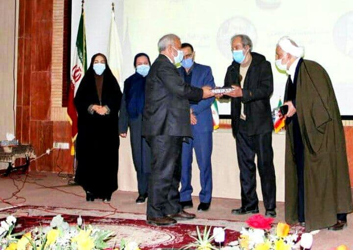 « مسئول واحد آفرینش‌های ادبی حوزه هنری آذربایجان غربی » مورد تجلیل قرار گرفت