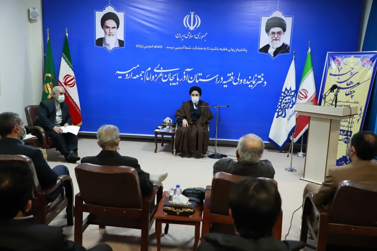 نماینده ولی فقیه در آذربایجان غربی و امام جمعه ارومیه از حوزه هنری انقلاب اسلامی آذربایجان غربی تقدیر و تشکر کرد