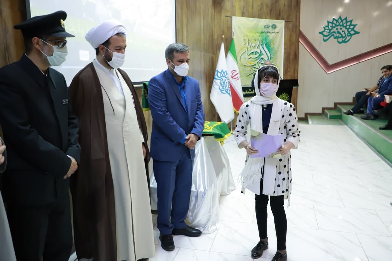 رئیس حوزه هنری انقلاب اسلامی آذربایجان غربی از فرزندان دختر کارکنان حوزه هنری استان تجلیل کرد