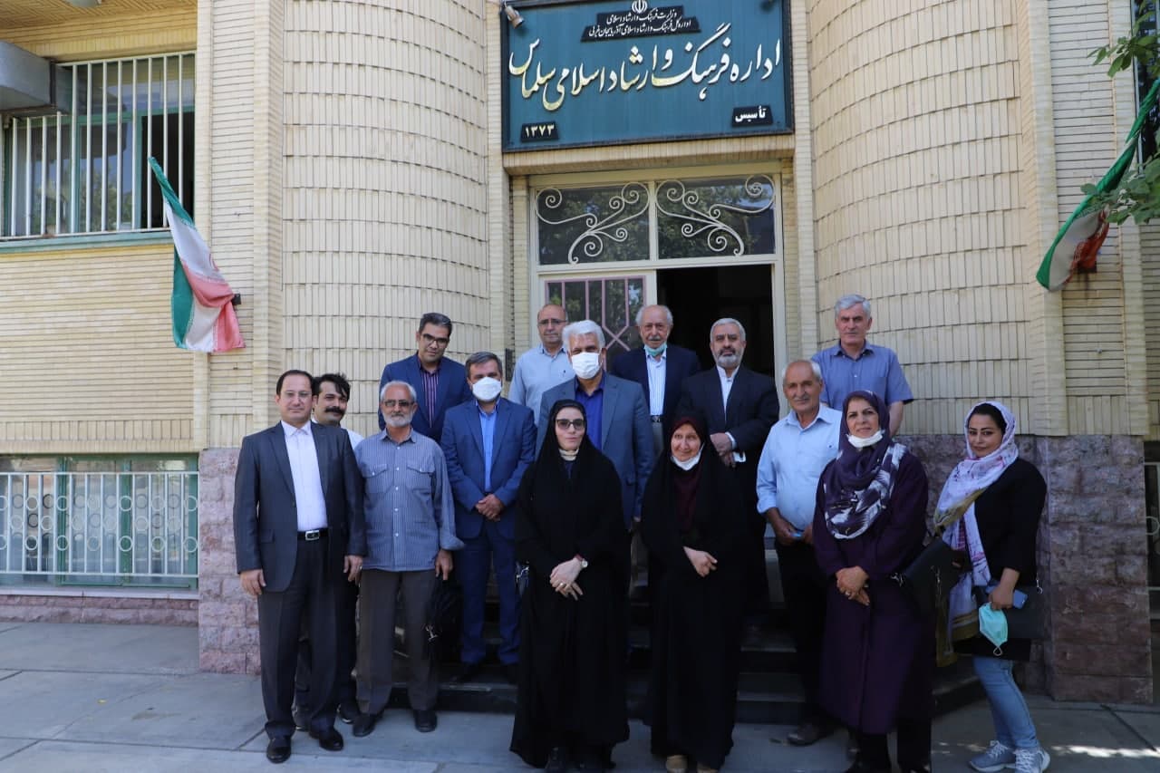رئیس حوزه هنری انقلاب اسلامی آذربایجان غربی با « شاعران ونویسندگان شهرستان سلماس» دیدار و گفتگو کرد