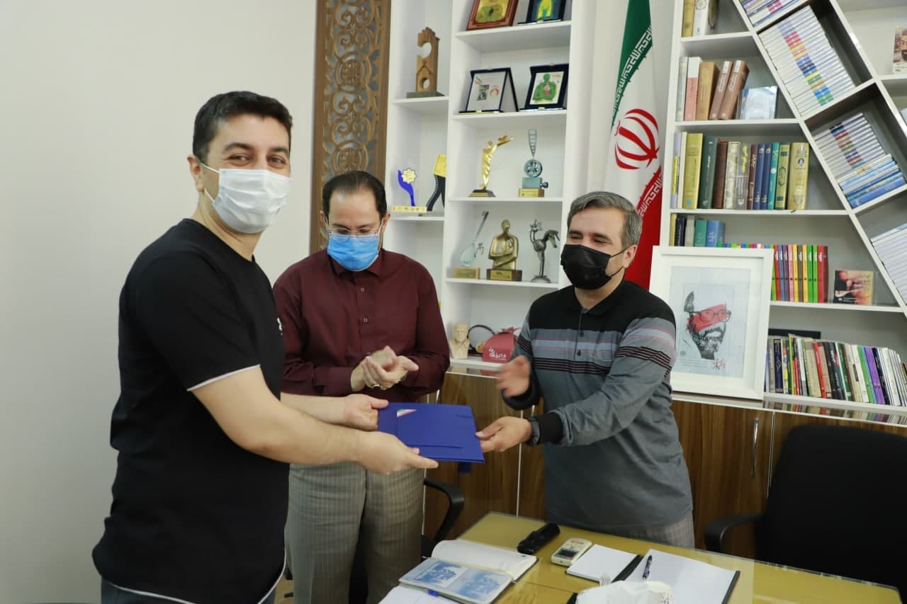 رئیس حوزه هنری انقلاب اسلامی از « مسئول واحد هنرهای تجسمی حوزه هنری انقلاب اسلامی آذربایجان غربی» تقدیر کرد