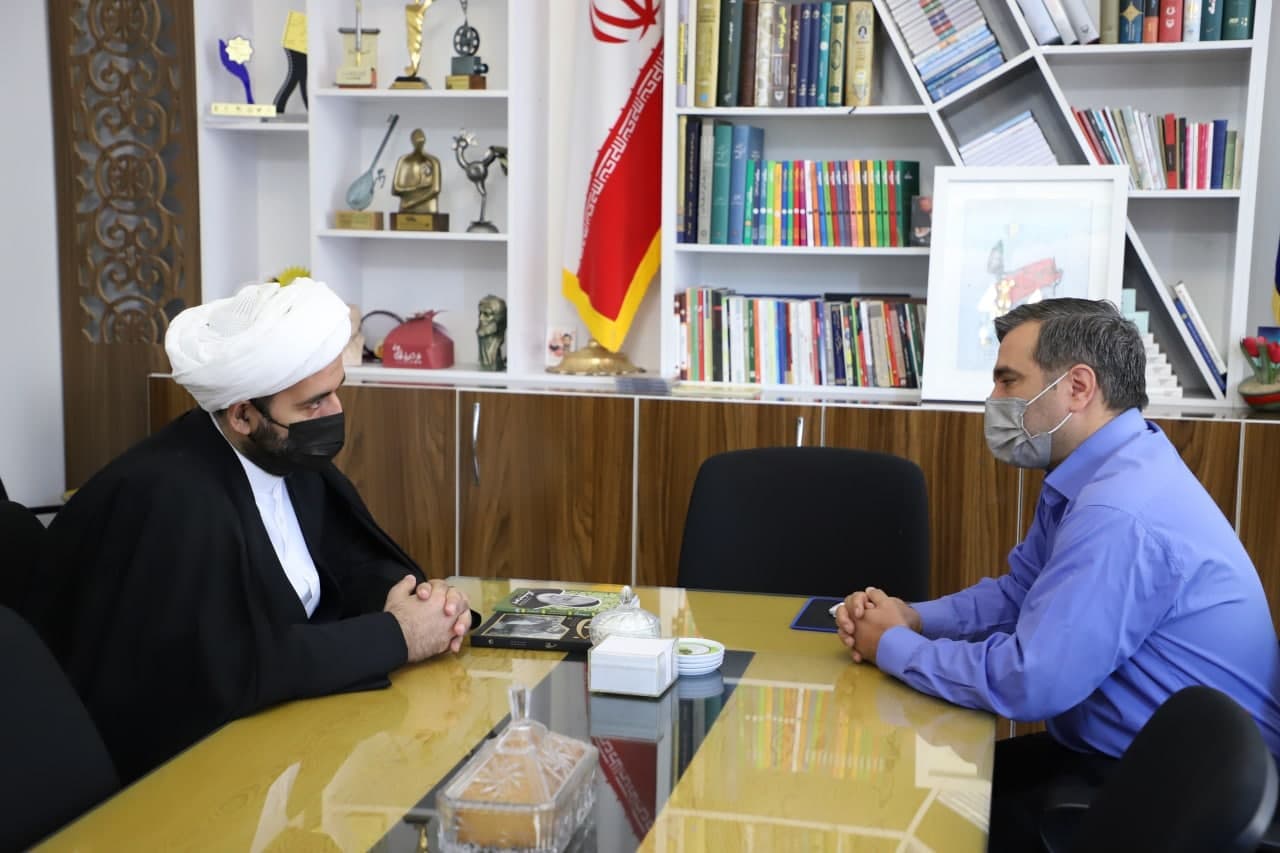 مدیرکل تبلیغات اسلامی آذربایجان غربی با رئیس حوزه هنری انقلاب اسلامی استان دیدار و گفتگو کرد