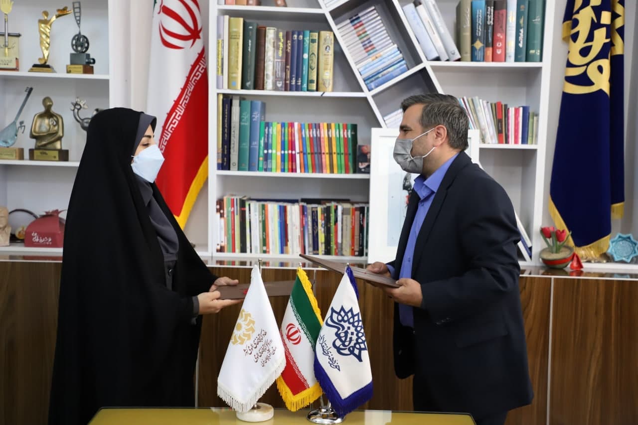 تفاهم نامه همکاری حوزه هنری انقلاب اسلامی آذربایجان غربی با اداره کل کتابخانه های عمومی استان منعقد شد