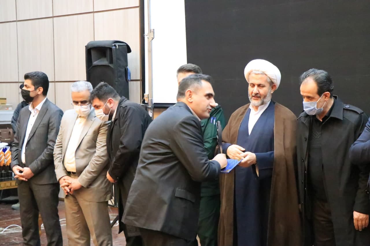 شهرداری ارومیه از« داریوش علیزاده» به عنوان « هنرمند تاثیر گذار و جریان‌ساز فرهنگی » تقدیر کرد