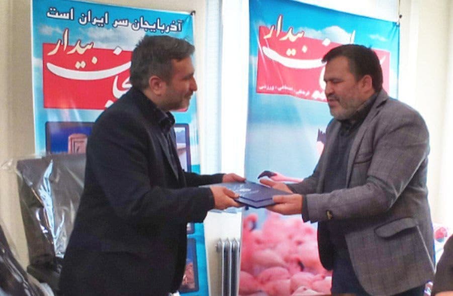 رئیس حوزه هنری انقلاب اسلامی آذربایجان غربی از سردبیر هفته نامه« آذربایجان بیدار » تقدیر کرد