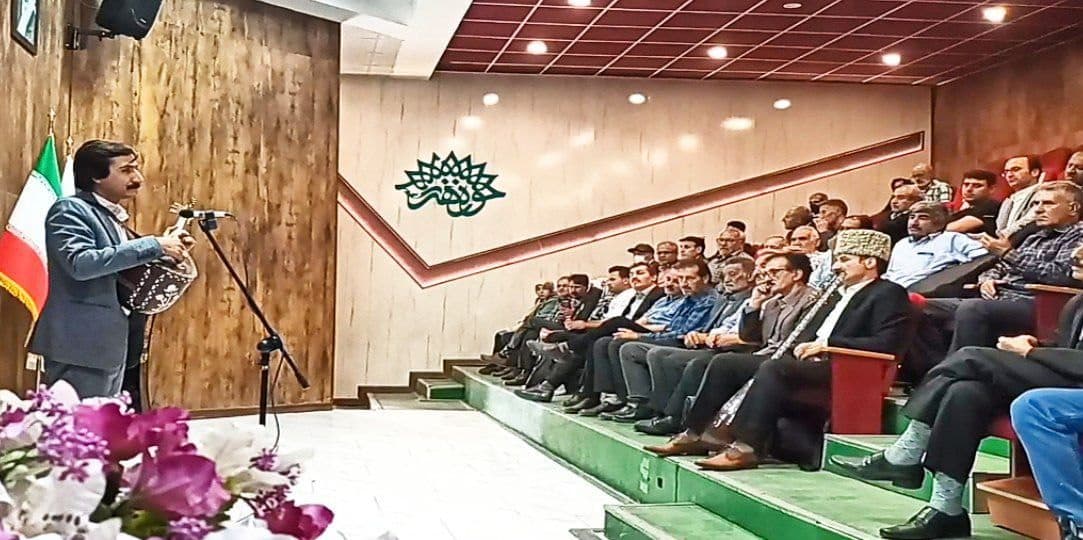 کانون عاشیق های حوزه هنری آذربایجان غربی در سه ماهه نخست سال جاری« ۱۱ کنسرت موسیقی عاشیقی» را در ارومیه اجرا کرد