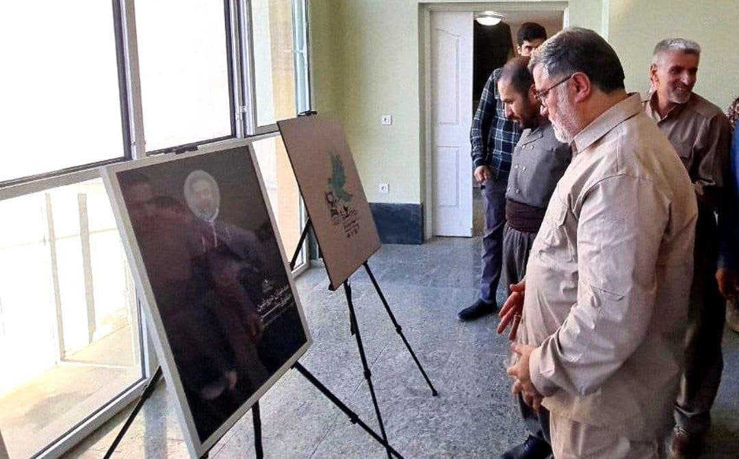 استاندار آذربایجان غربی از نمایشگاه پوستر« در کنار صلح ایستاده ایم » بازدید کرد