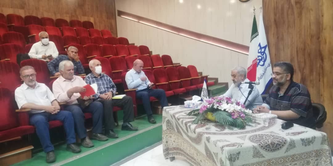طنز، قالب ادبی نیست؛ بلکه یکی از انواع ادبی است
