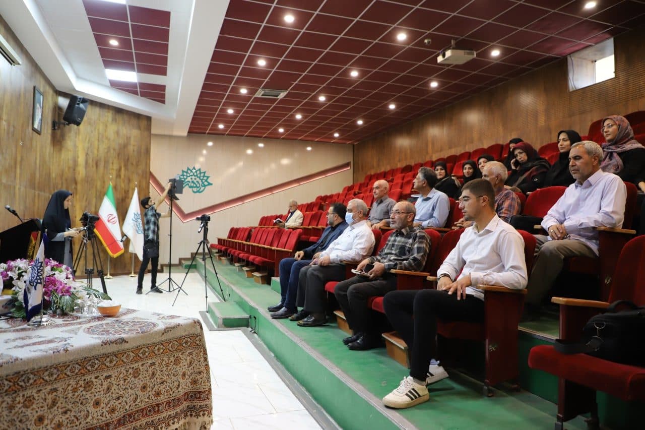 اعضای کانون شعر حوزه هنری آذربایجان غربی جلوی دوربین سیمای مرکز استان آذربایجان غربی رفتند