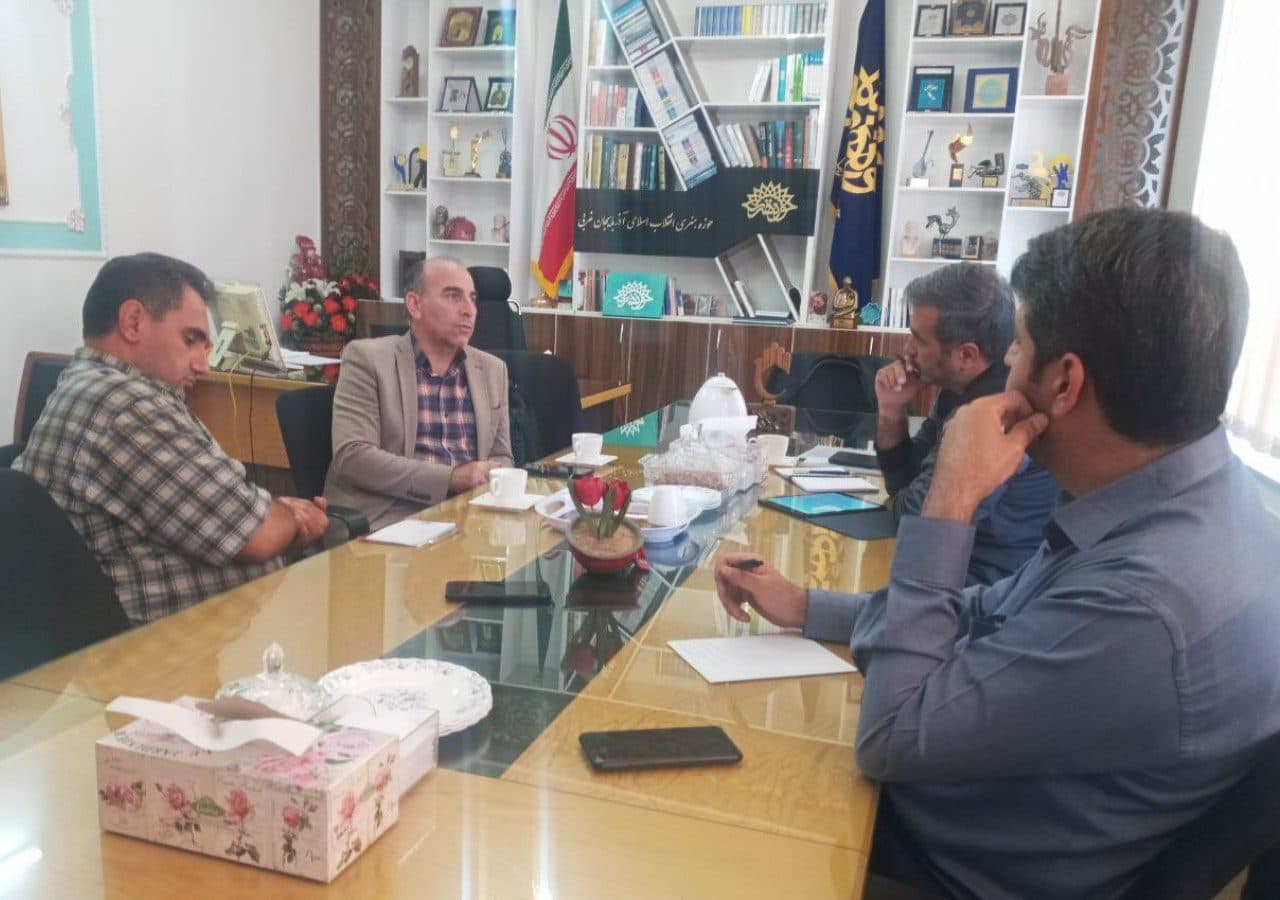 نخستین نشست هماهنگی « تشکیل گروه های سرود روستایی » در حوزه هنری آذربایجان غربی برگزار شد