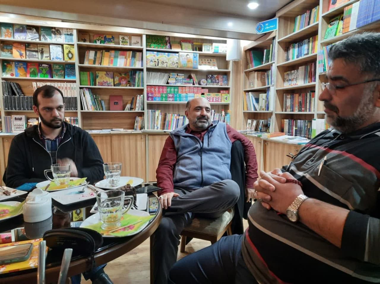 نشست هماهنگی مسئول دفتر ادبیات طنز حوزه هنری آذربایجان غربی با مسئول دفتر طنز حوزه هنری در تهران برگزار شد