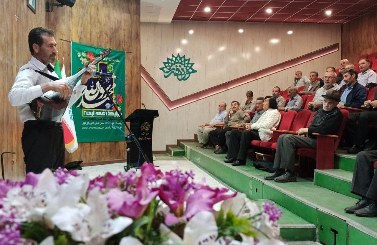 کانون عاشیقهای حوزه هنری آذربایجان غربی در سال جاری ۴۳ برنامه موسیقی را برگزار کرد