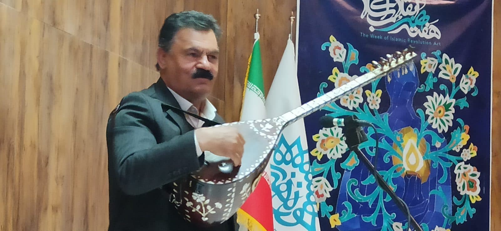 کانون عاشیقهای حوزه هنری آذربایجان غربی ویژه برنامه گرامیداشت« هفته هنر انقلاب اسلامی » را برگزار کرد