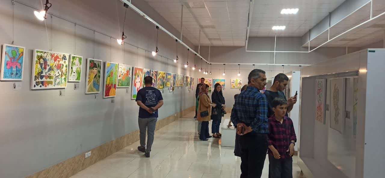 کودکان ارومیه نقاشی های خود را در « سرزمین خیال » به نمایش گذاشتند