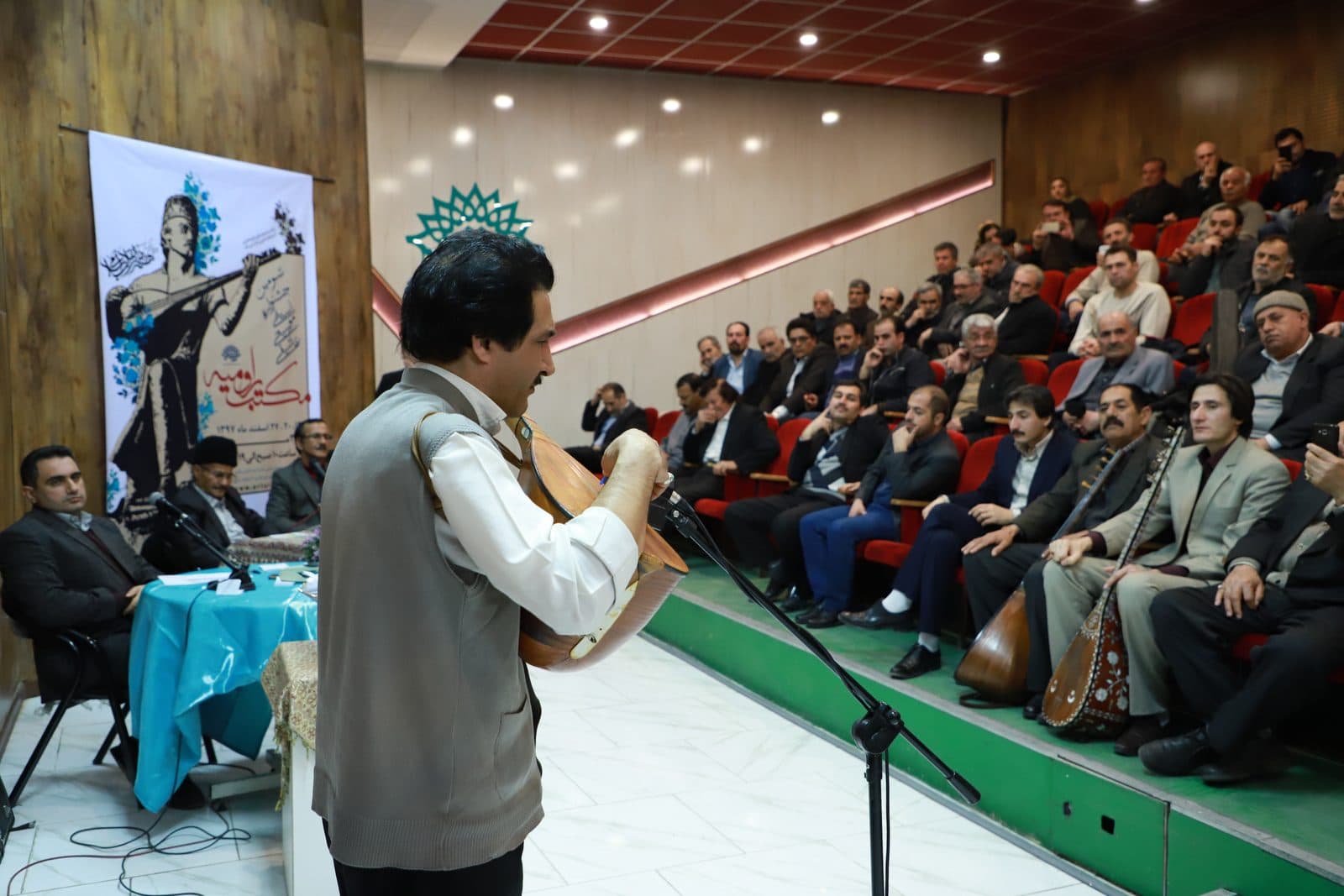 « کانون عاشیق های حوزه هنری آذربایجان غربی» بیش از ۵۴۰ کنسرت موسیقی عاشیقی را در ارومیه اجرا کرده است