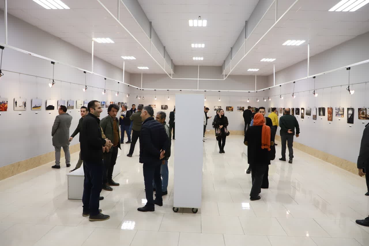 عکاسان هنری « اتحادیه عکاسان ارومیه» آثار خود را در نگارخانه حوزه هنری آذربایجان غربی به نمایش گذاشتند