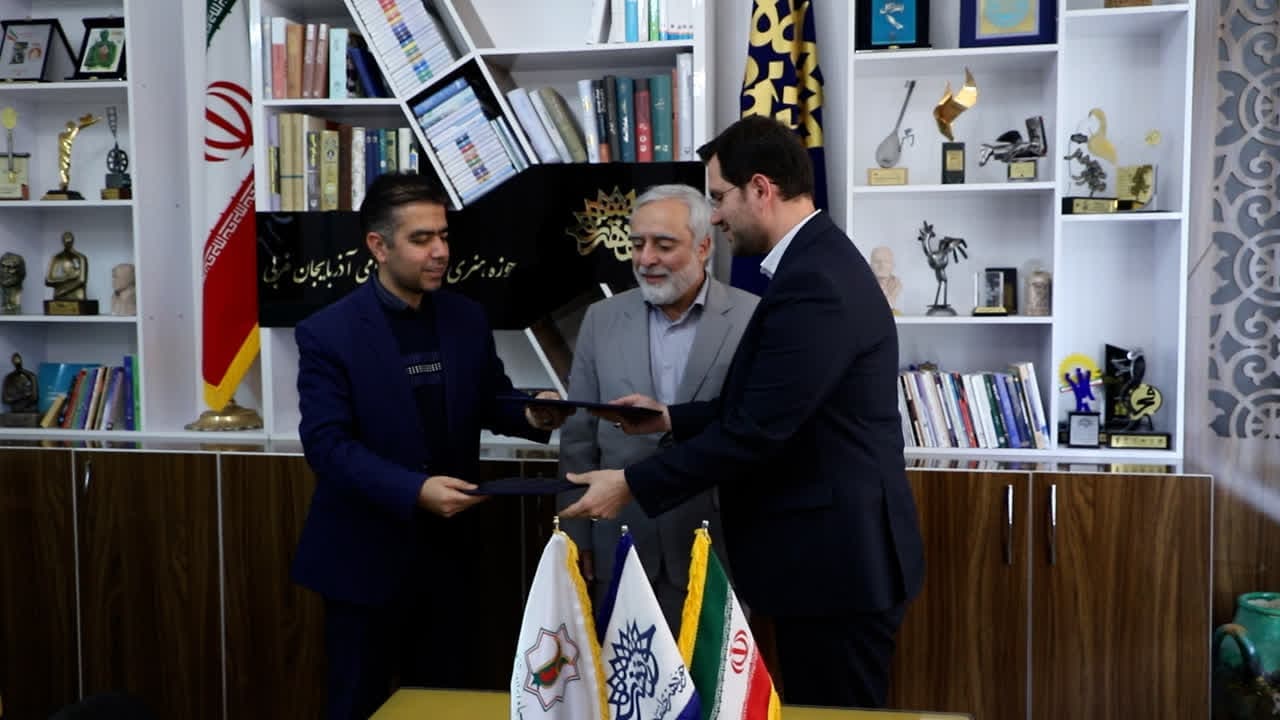 حوزه هنری انقلاب اسلامی آذربایجان غربی ودفتر بنیاد ایران شناسی شعبه آذربایجان غربی تفاهمنامه همکاری امضا کردند