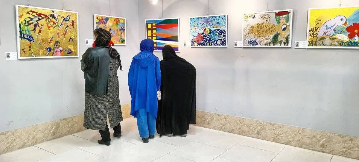 نقاشان کوچک ارومیه آثار خود را در نمایشگاه نقاشی "همسایه" به نمایش عموم گذاشتند