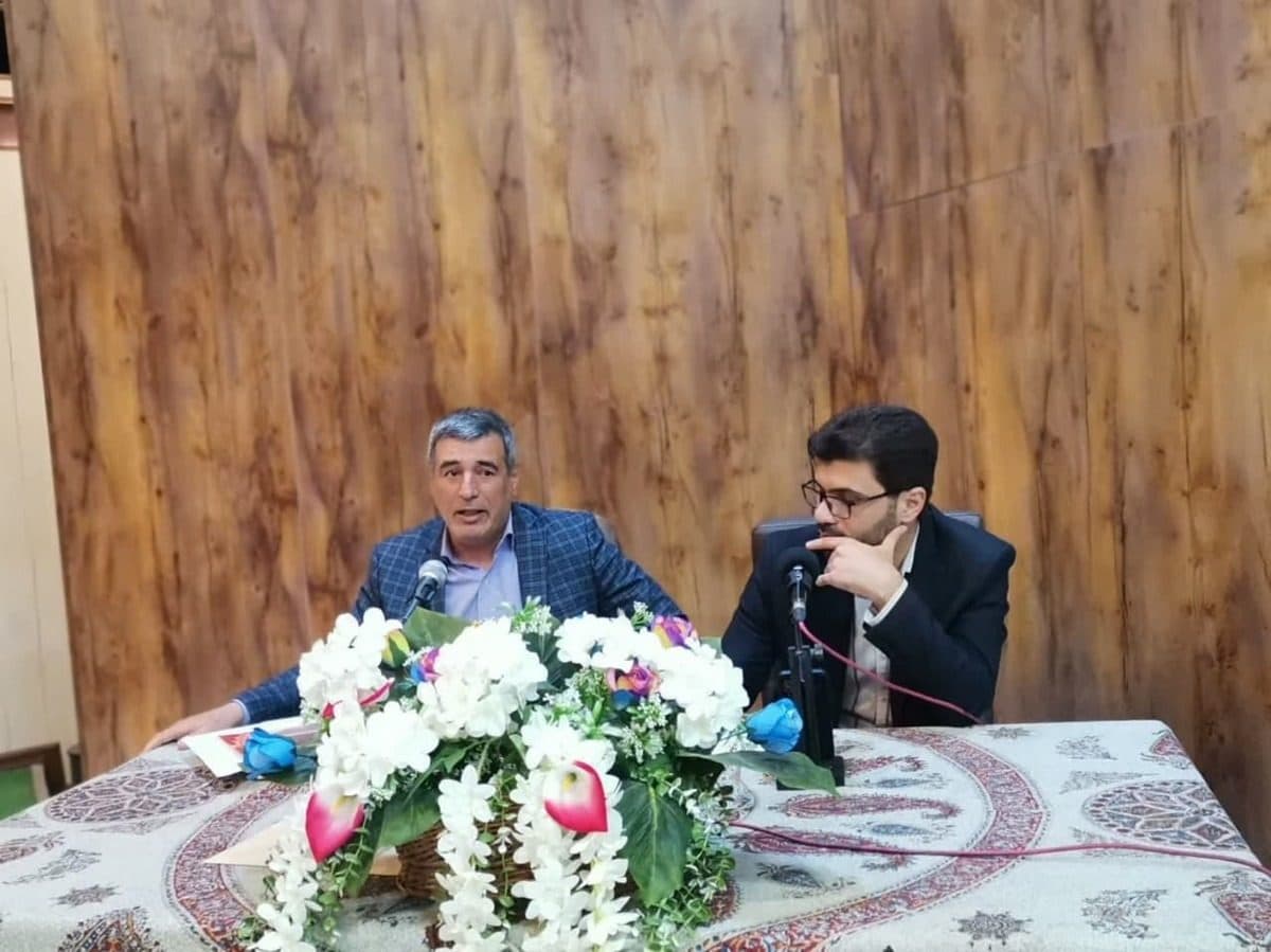 ادبیات هیچ ملتی بی تعهد و دور از ارزشهای ملی نیست