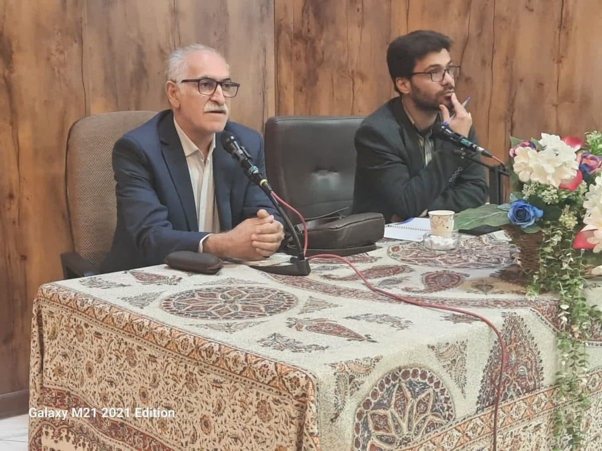 « آشنایی زدایی در شعر» در کانون شعر حوزه هنری آذربایجان غربی مورد بررسی قرار گرفت