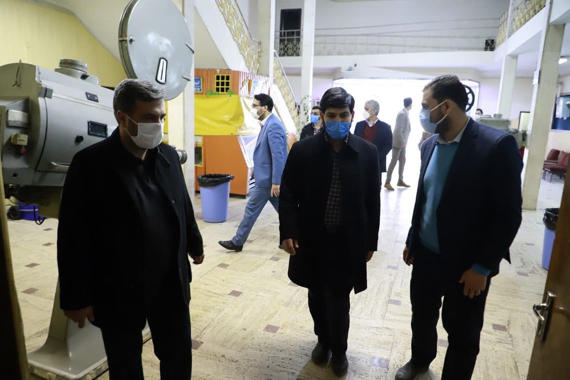 « معاون سینمایی حوزه هنری » از سینماهای ارومیه بازدید کرد