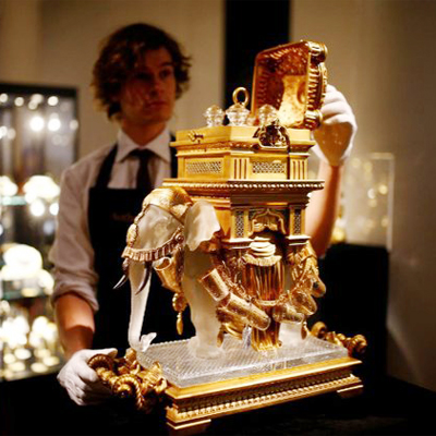 فروش نادر آثار ساخته‌شده از طلا در یک حراجی