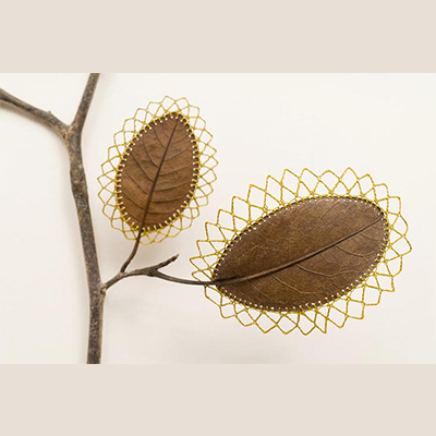 آثار هنری قلاب بافی شده با برگ درختان