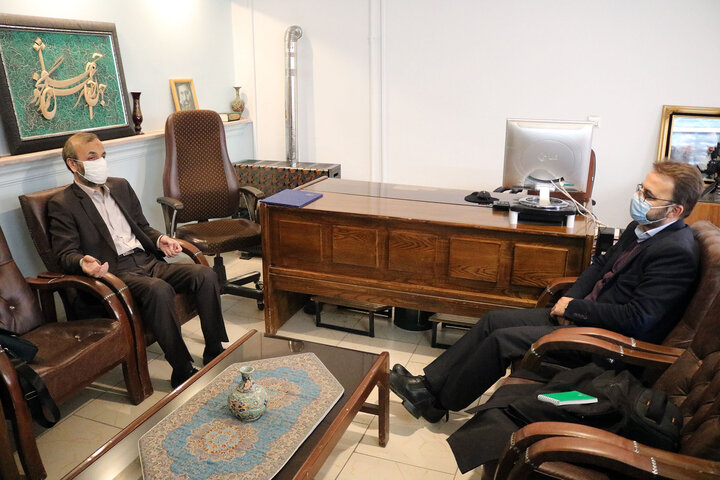 فروش عمومی آثار دانشنامه نیازمند حمایت متولیان فرهنگی است.