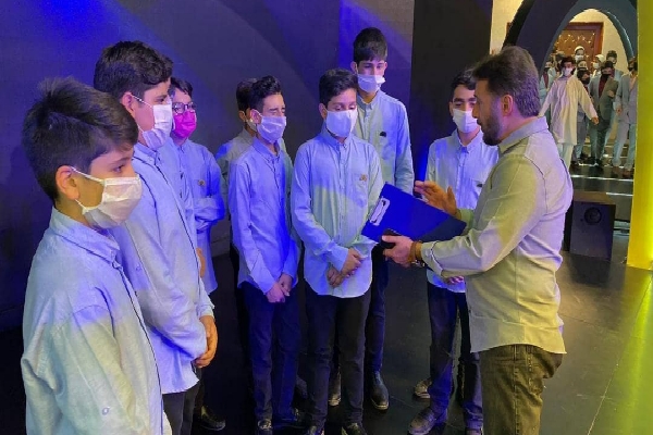 اولین اجرای گروه سرود سوره آفتاب البرز در مستندمسابقه تلویزیونی«بسرا»