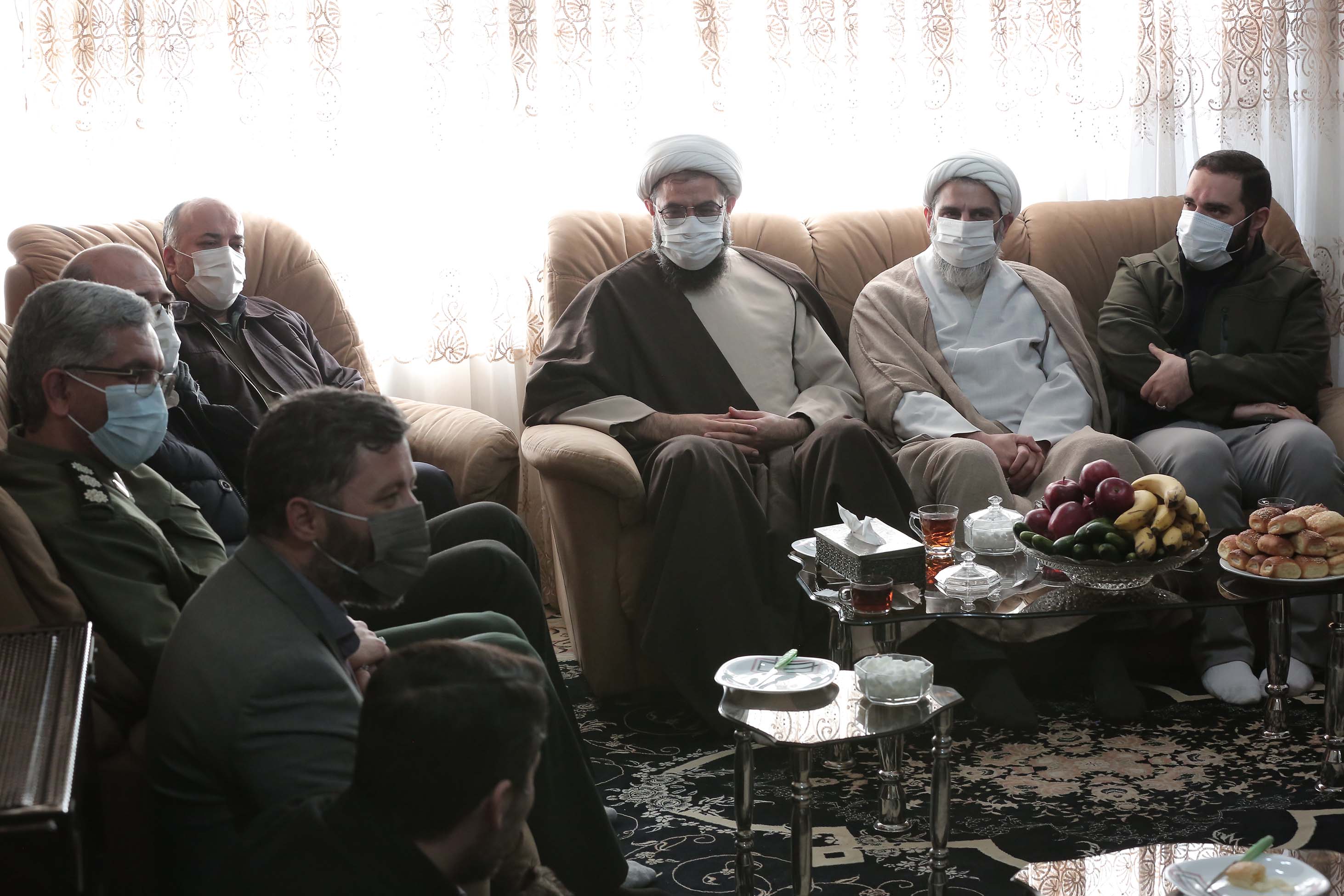 تجلیل نماینده ولی فقیه دراستان از بانوی برگزیده همدانی در« جشنواره بین المللی ادبیات مقاوت لبنان»