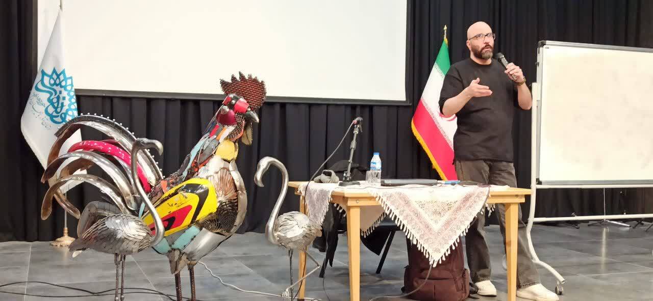 «استندآپ کمدی» در سومین روز هشتمین رویداد آموزشی طنز «قلمه »نقد و بررسی شد