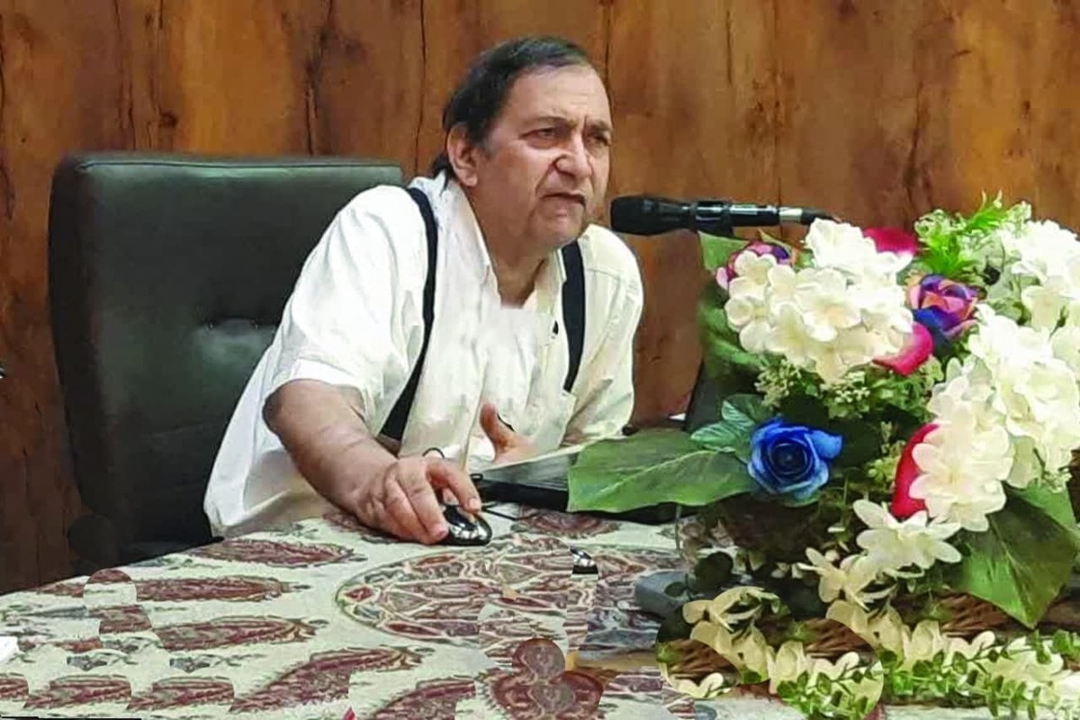 «شعر در نگرش مولانا» در کانون شعر حوزه هنری آذربایجان غربی مورد بررسی قرار گرفت